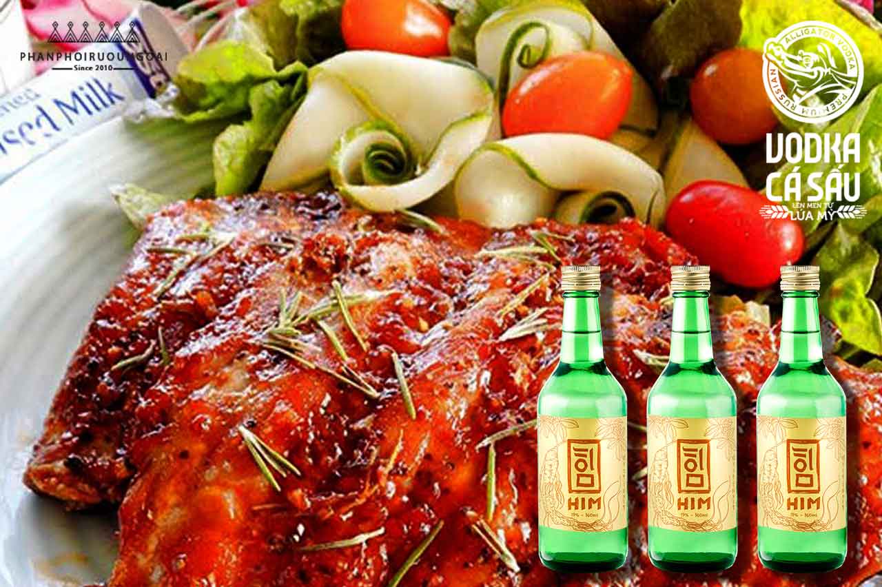 Món nướng với rượu Soju Sâm Him - rượu Soju và tinh chất sâm tươi 