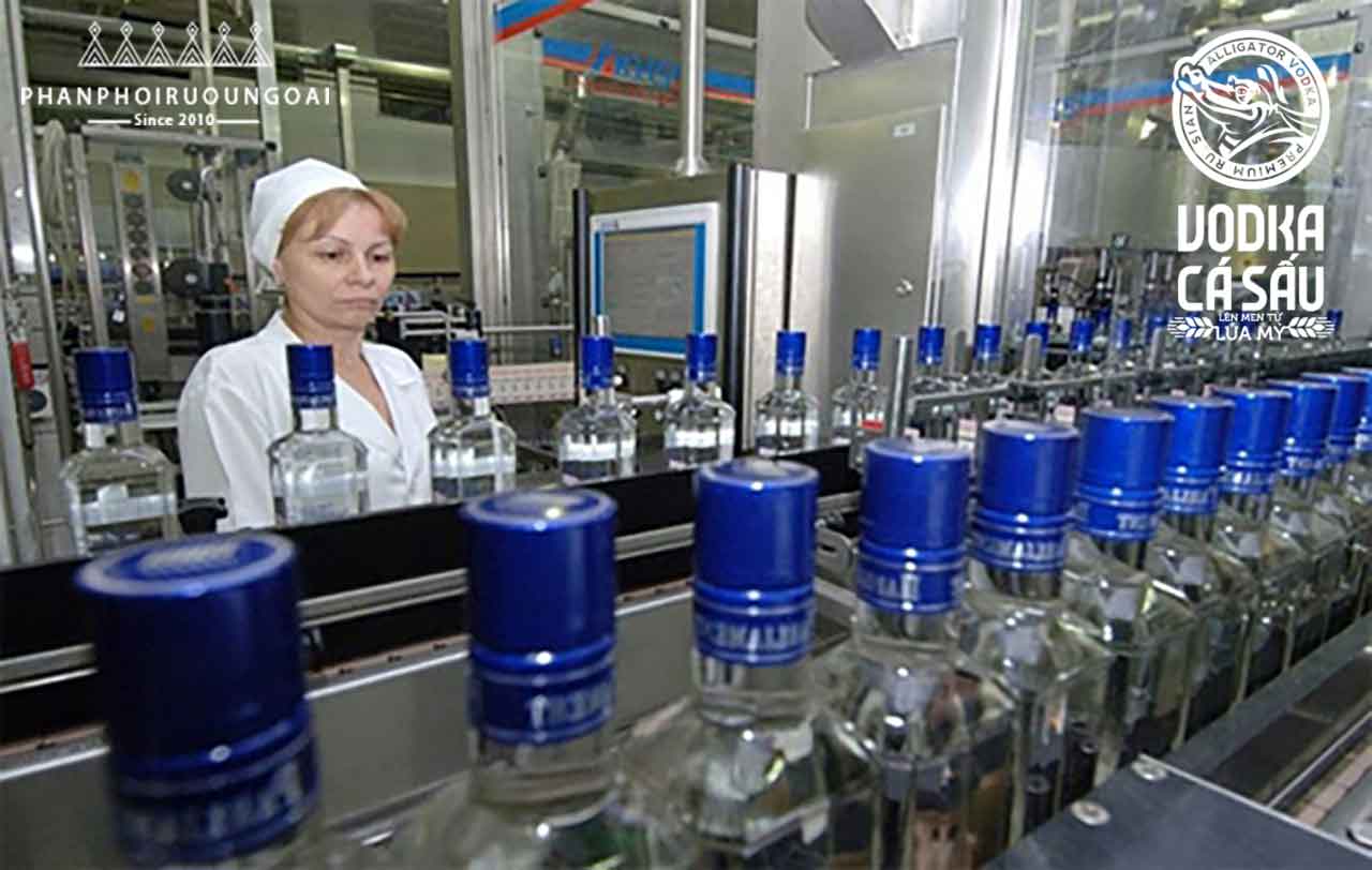 Quá trình đóng chai được kiểm soát nghiêm ngặt bởi các chuyên gia Nga 