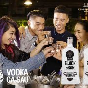 vodka-gau-den-san-pham-doc-va-la-de-tang-doi-tac vodka-gau-den-san-pham-doc-va-la-de-tang-doi-tac