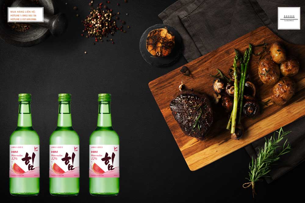 Rượu Soju HIM Watermelon vaf bữa ăn sang trọng