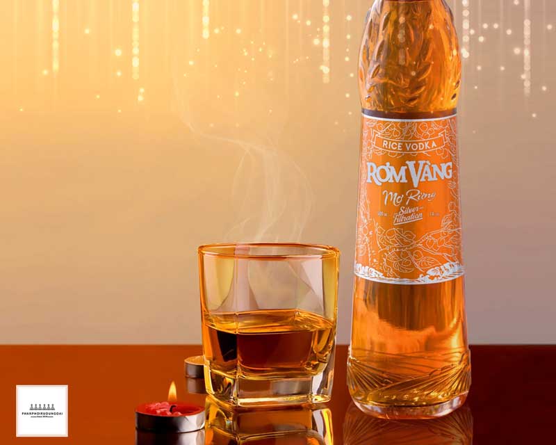 Làm ấm rượu rơm vàng mơ rừng và thưởng thức